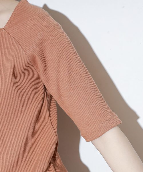 natural couture（ナチュラルクチュール）の「ワンショル風リブTシャツ（Tシャツ/カットソー・レディース・ブラック/ベージュ/オフホワイト/サックスブルー/オレンジ系その他/レッド/ミント・FREE）」の18枚目の写真