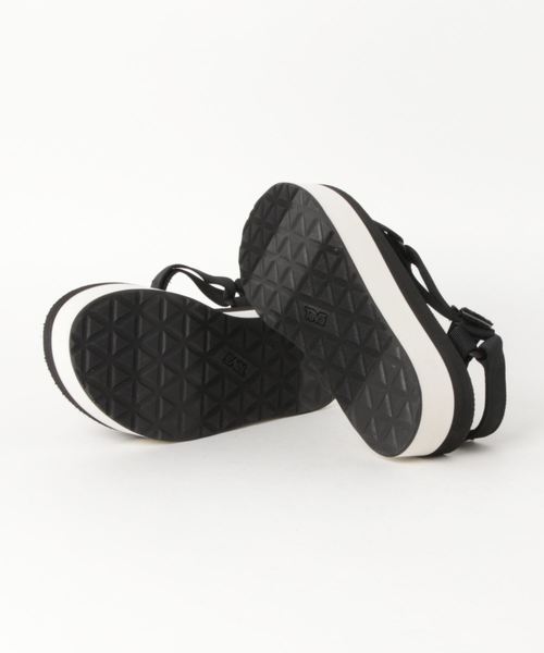 Teva(テバ)の「TEVA / FLATFORM UNIVERSAL(サンダル・レディース・ブラック/ホワイト・23/24/25)」の10枚目の写真