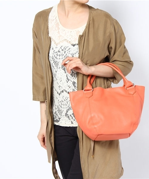 PLST（プラステ）の「カウレザートートバッグ（小）（トートバッグ・レディース・ベージュ/グレー/コーラル・FREE）」の5枚目の写真