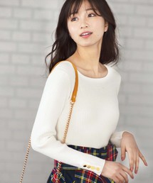 袖ボタンデザインリブニット