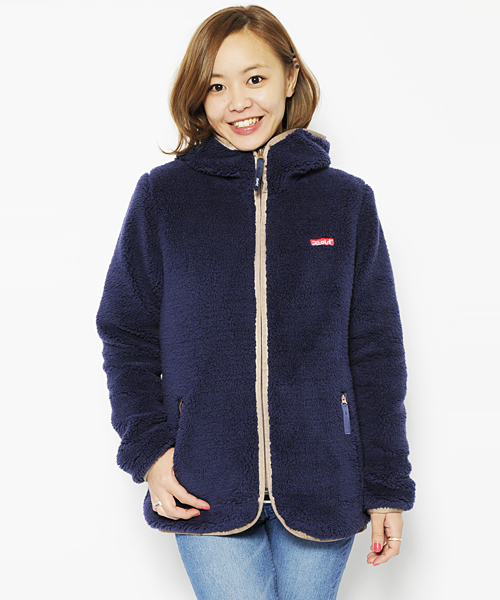 X-girl(エックスガール)の「FLUFFY HOODIE 2014(ブルゾン・レディース・ホワイト/マルチ/ブラック/レッド/ネイビー・1/2)」の4枚目の写真