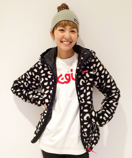 X-girl(エックスガール)の「FLUFFY HOODIE 2014(ブルゾン・レディース・ホワイト/マルチ/ブラック/レッド/ネイビー・1/2)」の2枚目の写真