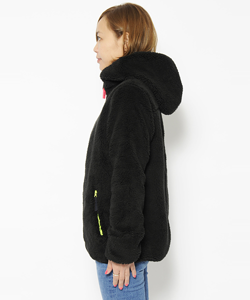 X-girl(エックスガール)の「FLUFFY HOODIE 2014(ブルゾン・レディース・ホワイト/マルチ/ブラック/レッド/ネイビー・1/2)」の18枚目の写真