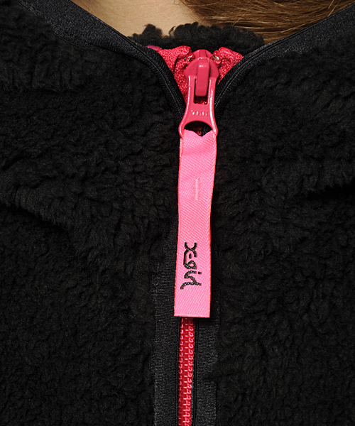 X-girl(エックスガール)の「FLUFFY HOODIE 2014(ブルゾン・レディース・ホワイト/マルチ/ブラック/レッド/ネイビー・1/2)」の20枚目の写真