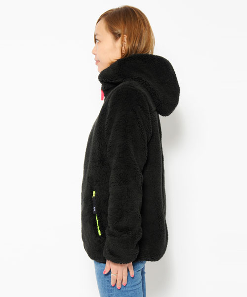 X-girl(エックスガール)の「FLUFFY HOODIE 2014(ブルゾン・レディース・ホワイト/マルチ/ブラック/レッド/ネイビー・1/2)」の10枚目の写真