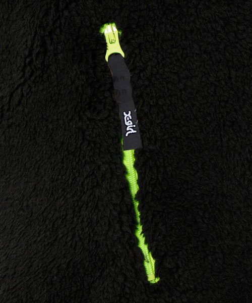 X-girl(エックスガール)の「FLUFFY HOODIE 2014(ブルゾン・レディース・ホワイト/マルチ/ブラック/レッド/ネイビー・1/2)」の6枚目の写真