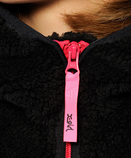 X-girl(エックスガール)の「FLUFFY HOODIE 2014(ブルゾン・レディース・ホワイト/マルチ/ブラック/レッド/ネイビー・1/2)」の12枚目の写真