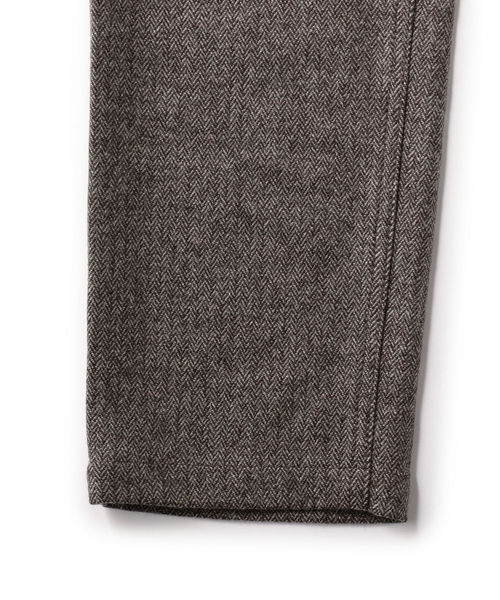 SHIPS（シップス）の「SC: ウール ヘリンボーン ツイル テーパード チノパンツ（その他パンツ・メンズ・グレー/ブラウン/ネイビー/ダークブルー・29/30/31/32/33/34）」の17枚目の写真