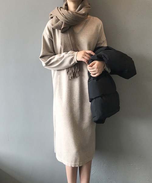 STYLEBLOCK(スタイルブロック)の「サイドスリットVネックニットワンピース(ワンピース・レディース・ブラック/ベージュ/カーキ/イエロー/ブルー/グリーン・FREE)」の4枚目の写真