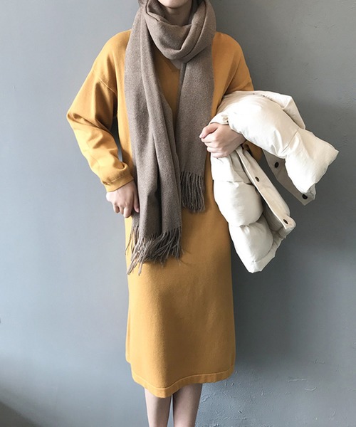STYLEBLOCK(スタイルブロック)の「サイドスリットVネックニットワンピース(ワンピース・レディース・ブラック/ベージュ/カーキ/イエロー/ブルー/グリーン・FREE)」の1枚目の写真