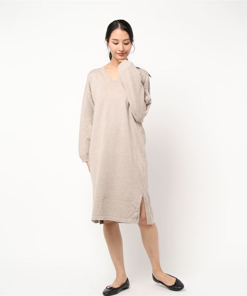 STYLEBLOCK(スタイルブロック)の「サイドスリットVネックニットワンピース(ワンピース・レディース・ブラック/ベージュ/カーキ/イエロー/ブルー/グリーン・FREE)」の9枚目の写真