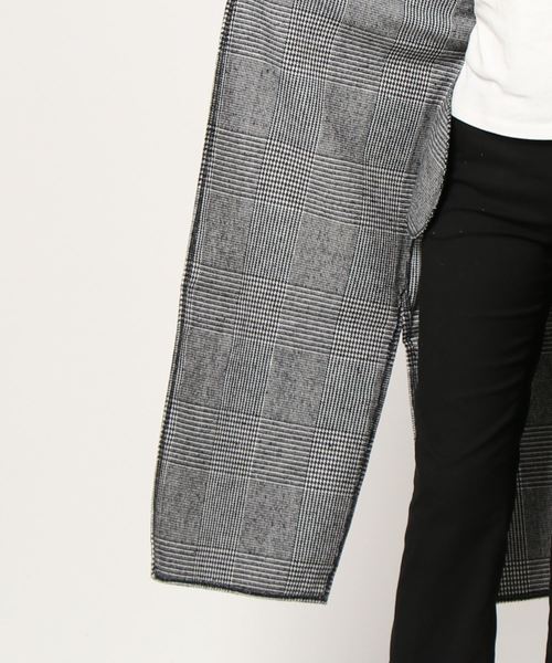 STYLEBLOCK(スタイルブロック)の「ビッググレンチェック柄ドロップショルダーガウンコート(チェスターコート・レディース・ベージュ/ブラック/グレー・M)」の6枚目の写真
