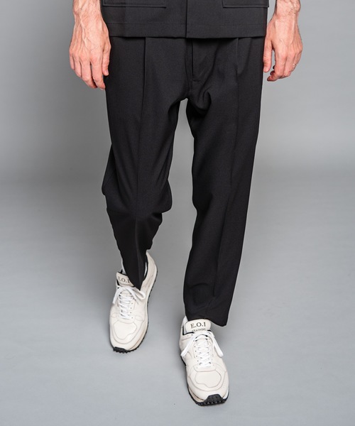 MR.OLIVE（ミスターオリーブ）の「【セットアップ対応】クラシック オックス ポリエステル/ ワンプリーツ ワイドテーパード イージーパンツ(センタープレスパンツ)（スラックス・メンズ・ブラック/ベージュ/カーキ・SMALL/MEDIUM/LARGE）」の2枚目の写真