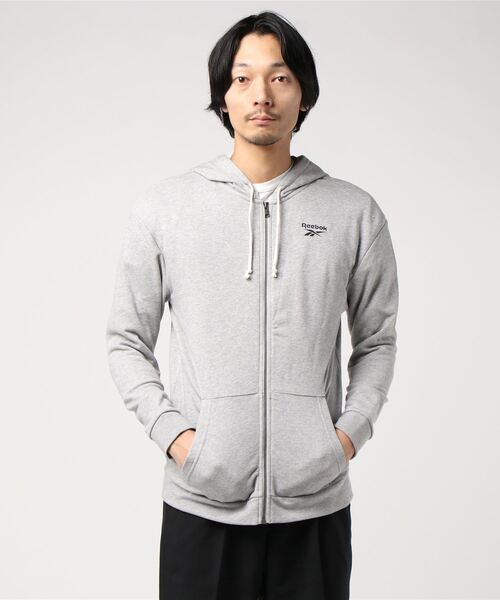 Reebok(リーボック)の「トレーニング エッセンシャルズ フーディー / Training Essentials Hoodie(パーカー・メンズ・ブラック/グレー・X-SMALL/X-LARGE/XXX-LARGE/MEDIUM/LARGE/SMALL/XX-LARGE/XXXX-LARGE)」の2枚目の写真
