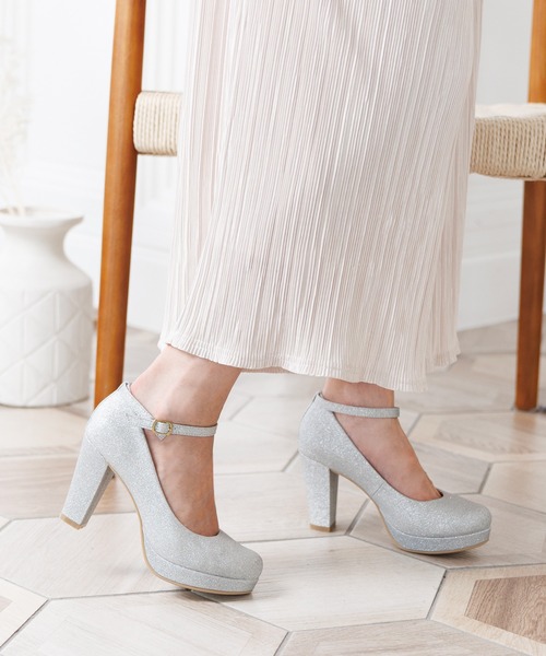 attagirl(アタガール)の「アンクルストラップパンプス(パンプス・レディース・ホワイト/ブラック/ホワイト系その他/ブラック系その他/ブラック系その他2/ベージュ/アイボリー/シルバー系その他3/ブラック系その他3・LL/M/L/S)」の9枚目の写真