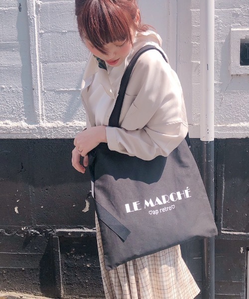 ap retro（アプレトロ）の「サイドリボンロゴプリントキャンバストートバッグ【ZOZO限定アイテム】（トートバッグ・レディース・ブラック/アイボリー・FREE）」の10枚目の写真