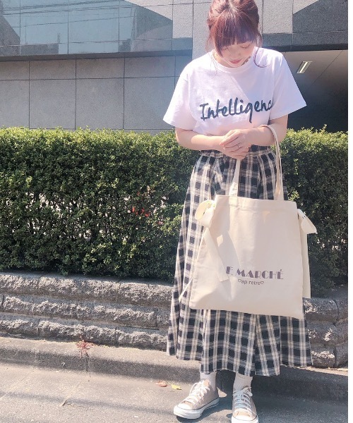 ap retro（アプレトロ）の「サイドリボンロゴプリントキャンバストートバッグ【ZOZO限定アイテム】（トートバッグ・レディース・ブラック/アイボリー・FREE）」の7枚目の写真