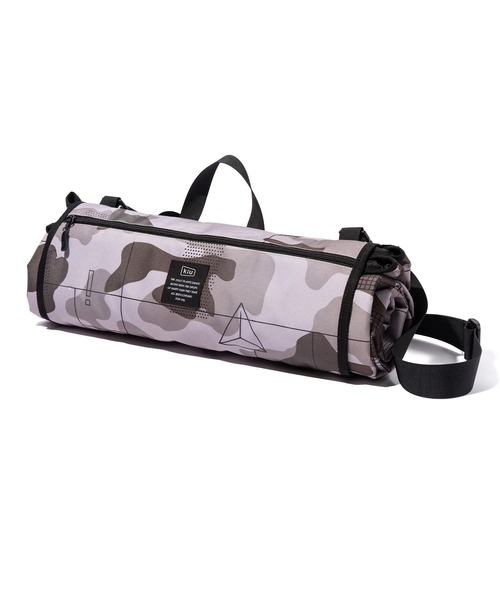 KiU（キウ）の「600D ピクニックシート（アウトドアグッズ・メンズ・ブラック/ネイビー/ホワイト×ブルー/ブラウン系カモフラージュ/ホワイト系その他/ブラック系その他/グレー系その他/ベージュ系その他/ブラック系その他2/ブラック系その他3/ベージュ系その他2/レッド系その他/ブルー系その他/ダークブラック・FREE）」の14枚目の写真