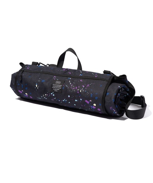 KiU（キウ）の「600D ピクニックシート（アウトドアグッズ・メンズ・ブラック/ネイビー/ホワイト×ブルー/ブラウン系カモフラージュ/ホワイト系その他/ブラック系その他/グレー系その他/ベージュ系その他/ブラック系その他2/ブラック系その他3/ベージュ系その他2/レッド系その他/ブルー系その他/ダークブラック・FREE）」の5枚目の写真