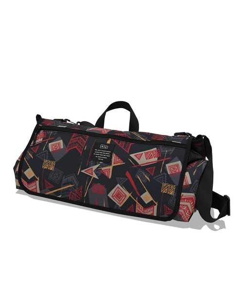 KiU（キウ）の「600D ピクニックシート（アウトドアグッズ・メンズ・ブラック/ネイビー/ホワイト×ブルー/ブラウン系カモフラージュ/ホワイト系その他/ブラック系その他/グレー系その他/ベージュ系その他/ブラック系その他2/ブラック系その他3/ベージュ系その他2/レッド系その他/ブルー系その他/ダークブラック・FREE）」の13枚目の写真