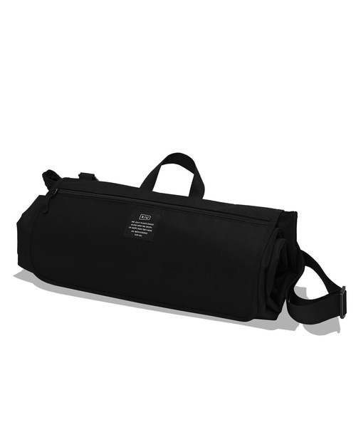 KiU（キウ）の「600D ピクニックシート（アウトドアグッズ・メンズ・ブラック/ネイビー/ホワイト×ブルー/ブラウン系カモフラージュ/ホワイト系その他/ブラック系その他/グレー系その他/ベージュ系その他/ブラック系その他2/ブラック系その他3/ベージュ系その他2/レッド系その他/ブルー系その他/ダークブラック・FREE）」の6枚目の写真