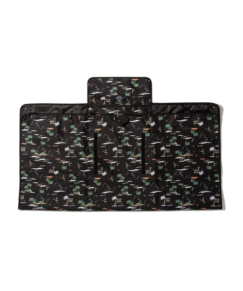 KiU（キウ）の「600D ピクニックシート（アウトドアグッズ・メンズ・ブラック/ネイビー/ホワイト×ブルー/ブラウン系カモフラージュ/ホワイト系その他/ブラック系その他/グレー系その他/ベージュ系その他/ブラック系その他2/ブラック系その他3/ベージュ系その他2/レッド系その他/ブルー系その他/ダークブラック・FREE）」の16枚目の写真