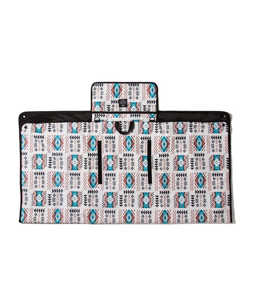 KiU（キウ）の「600D ピクニックシート（アウトドアグッズ・メンズ・ブラック/ネイビー/ホワイト×ブルー/ブラウン系カモフラージュ/ホワイト系その他/ブラック系その他/グレー系その他/ベージュ系その他/ブラック系その他2/ブラック系その他3/ベージュ系その他2/レッド系その他/ブルー系その他/ダークブラック・FREE）」の20枚目の写真