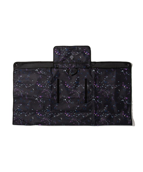 KiU（キウ）の「600D ピクニックシート（アウトドアグッズ・メンズ・ブラック/ネイビー/ホワイト×ブルー/ブラウン系カモフラージュ/ホワイト系その他/ブラック系その他/グレー系その他/ベージュ系その他/ブラック系その他2/ブラック系その他3/ベージュ系その他2/レッド系その他/ブルー系その他/ダークブラック・FREE）」の19枚目の写真