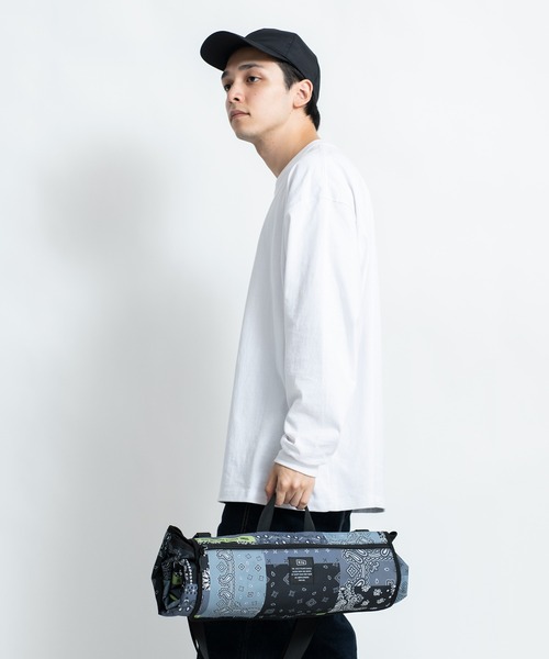 KiU（キウ）の「600D ピクニックシート（アウトドアグッズ・メンズ・ブラック/ネイビー/ホワイト×ブルー/ブラウン系カモフラージュ/ホワイト系その他/ブラック系その他/グレー系その他/ベージュ系その他/ブラック系その他2/ブラック系その他3/ベージュ系その他2/レッド系その他/ブルー系その他/ダークブラック・FREE）」の18枚目の写真