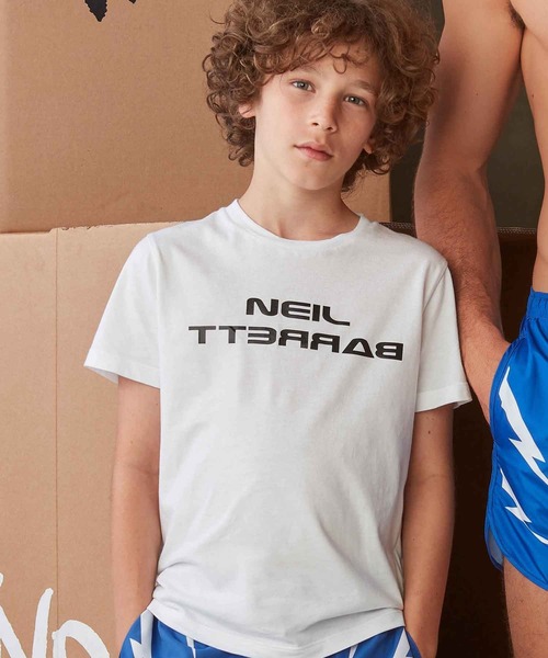 NEIL BARRETT（ニールバレット）の「Neil Barrett（ニール バレット）Tシャツカットソー（Tシャツ/カットソー・キッズ・ホワイト/ブラック/レッド/ブルー・4YEAR/6YEAR/8YEAR/14Y/10YEAR/12YEAR）」の2枚目の写真