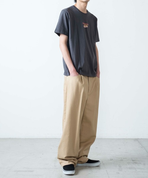 WEGO(ウィゴー)の「WEGO/アメリカンロゴプリントTシャツ(Tシャツ/カットソー・メンズ・カーキ/スミクロ・X-LARGE/SMALL/MEDIUM/LARGE)」の3枚目の写真