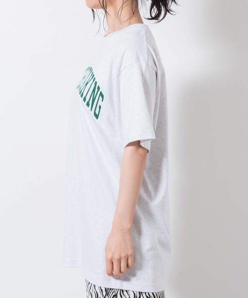 WEGO（ウィゴー）の「WEGO/カレッジロゴプリントTシャツ（Tシャツ/カットソー・レディース・オートミール/ホワイト・MEDIUM/SMALL/X-LARGE/LARGE）」の12枚目の写真