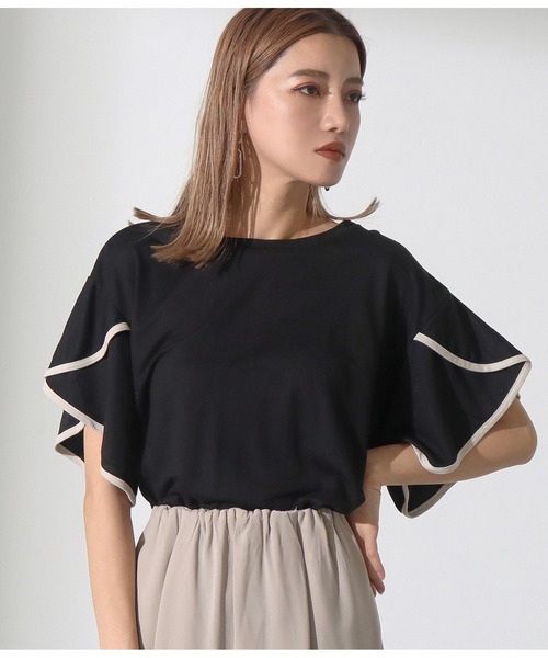 Alluge（アルージュ）の「パイピングフレアースリーブプルオーバー（Tシャツ/カットソー・レディース・ブラック/グレイッシュベージュ・FREE）」の2枚目の写真