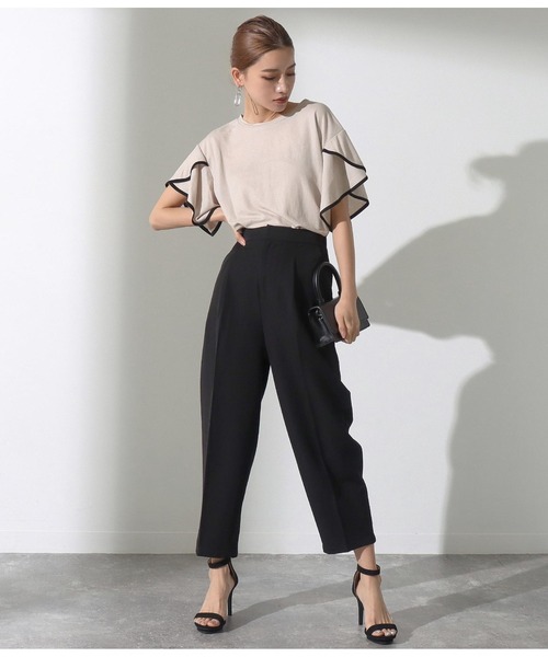 Alluge（アルージュ）の「パイピングフレアースリーブプルオーバー（Tシャツ/カットソー・レディース・ブラック/グレイッシュベージュ・FREE）」の7枚目の写真