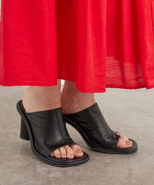 Lui's（ルイス）の「チャンキー丸ヒールサンダル（サンダル・レディース・ブラック/アイボリー・24.5/23.5/24.5cm/23.5cm）」の2枚目の写真