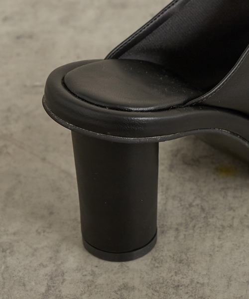 Lui's（ルイス）の「チャンキー丸ヒールサンダル（サンダル・レディース・ブラック/アイボリー・24.5/23.5/24.5cm/23.5cm）」の21枚目の写真