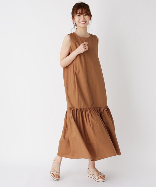肩タックペプラムマキシワンピース
