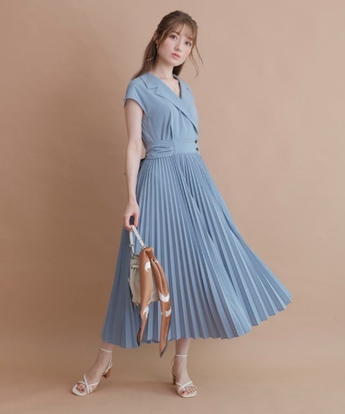 Apuweiser-riche（アプワイザーリッシェ）の「トレンチライクプリーツ