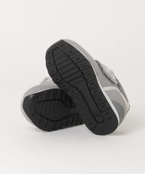 B:MING by BEAMS（ビーミングバイビームス）の「NB:996 NEW BALANCE / 996 INFANT（13～16cm）（スニーカー・キッズ・グレー/ネイビー・16/14/15 /13）」の4枚目の写真