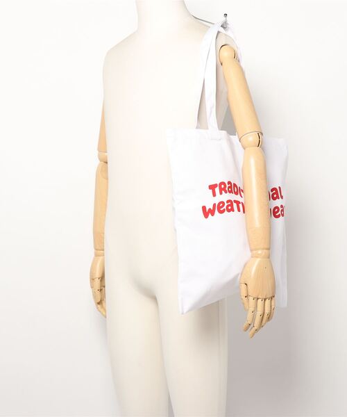 Traditional Weatherwear(トラディショナルウェザーウェア)の「WAVE LOGO TOTE(トートバッグ・レディース・ホワイト×ブルー/ホワイト×レッド/ホワイト×グリーン・FREE)」の7枚目の写真