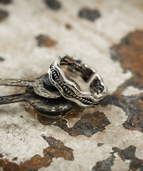 SILVER BULLET（シルバーバレット）の「『SILVER BULLET SELECT AC/シルバーバレットセレクト』ユニセックス デザインシルバーリング（リング・メンズ・C/K/S/D/L/T/B/J/R/G/O/E/M/F/N/H/P/A/I/Q・FREE）」の2枚目の写真