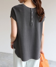 ピグメント加工コットンワッフル背中ボタンTシャツ