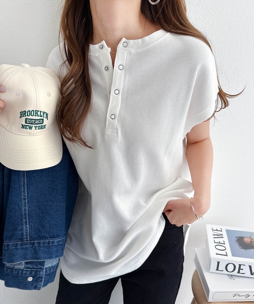 andme(アンドミー)の「ピグメント加工コットンワッフル背中ボタンTシャツ(Tシャツ/カットソー・レディース・オフホワイト/ブルー/グリーン/モカ/ラベンダー/グレー系その他/スミクロ・M)」の8枚目の写真