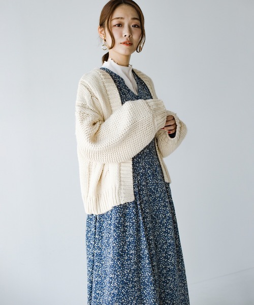 haco!（ハコ）の「どんなコーデにもサッと羽織るだけで気軽に着映える！ケーブルニットカーディガン（カーディガン/ボレロ・レディース・ブラック/アイボリー・2/1）」の2枚目の写真