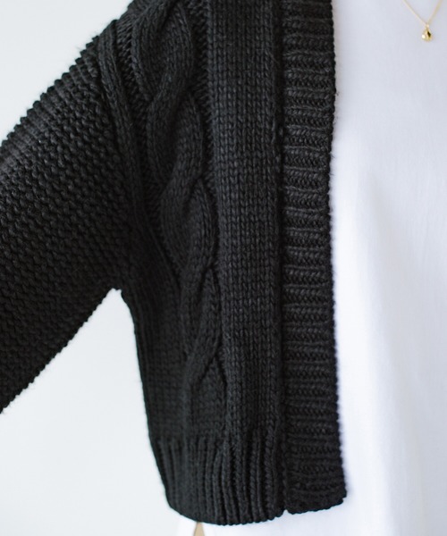 haco!（ハコ）の「どんなコーデにもサッと羽織るだけで気軽に着映える！ケーブルニットカーディガン（カーディガン/ボレロ・レディース・ブラック/アイボリー・2/1）」の9枚目の写真