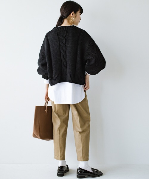 haco!（ハコ）の「どんなコーデにもサッと羽織るだけで気軽に着映える！ケーブルニットカーディガン（カーディガン/ボレロ・レディース・ブラック/アイボリー・2/1）」の4枚目の写真