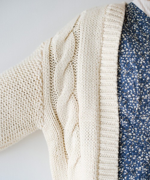 haco!（ハコ）の「どんなコーデにもサッと羽織るだけで気軽に着映える！ケーブルニットカーディガン（カーディガン/ボレロ・レディース・ブラック/アイボリー・2/1）」の13枚目の写真