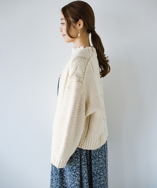 haco!（ハコ）の「どんなコーデにもサッと羽織るだけで気軽に着映える！ケーブルニットカーディガン（カーディガン/ボレロ・レディース・ブラック/アイボリー・2/1）」の8枚目の写真