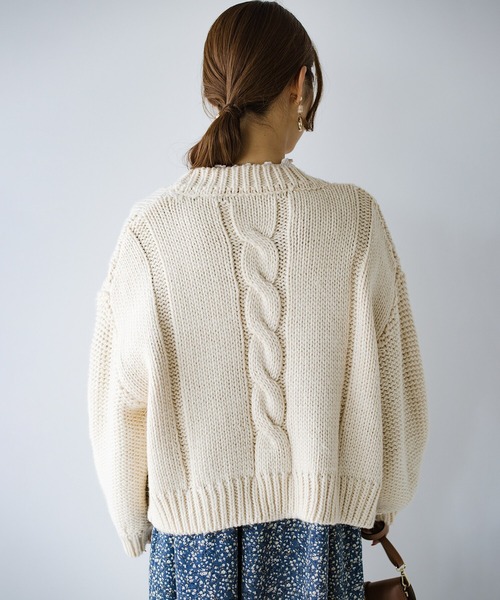 haco!（ハコ）の「どんなコーデにもサッと羽織るだけで気軽に着映える！ケーブルニットカーディガン（カーディガン/ボレロ・レディース・ブラック/アイボリー・2/1）」の5枚目の写真