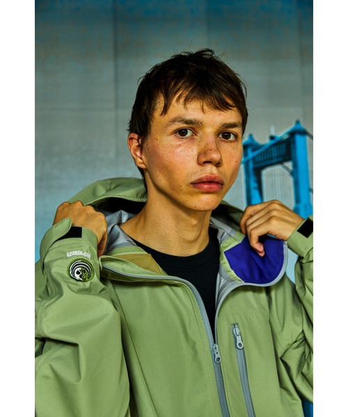 AlexanderLeeChang（アレキサンダーリーチャン）の「AlexanderLeeChang/アレキサンダーリーチャン YOSHI47 AMPHIBIOS SHELL マウンテンパーカー（マウンテンパーカー・メンズ・グレー/オレンジ/ブラック・4/3/2）」の16枚目の写真